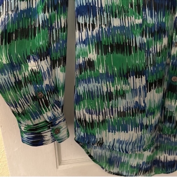 Two by Vince Camuto Artsy Boho Lightweight Long Sleeve Button Down Top - Picture 4 of 6